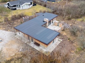 A modern house with a flat roof, a large patio area, and a small garden. - 5 Star Holiday Home in Vestervig (Vestervig)
