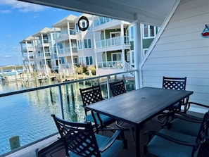 Outdoor dining - THIS MUST BE THE PLACE! Captain Beebe's waterfront condo (Chincoteague)