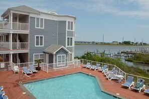 Pool - THIS MUST BE THE PLACE! Captain Beebe's waterfront condo (Chincoteague)