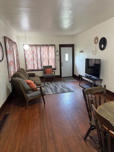 Quaint 2 Bedroom Cottage