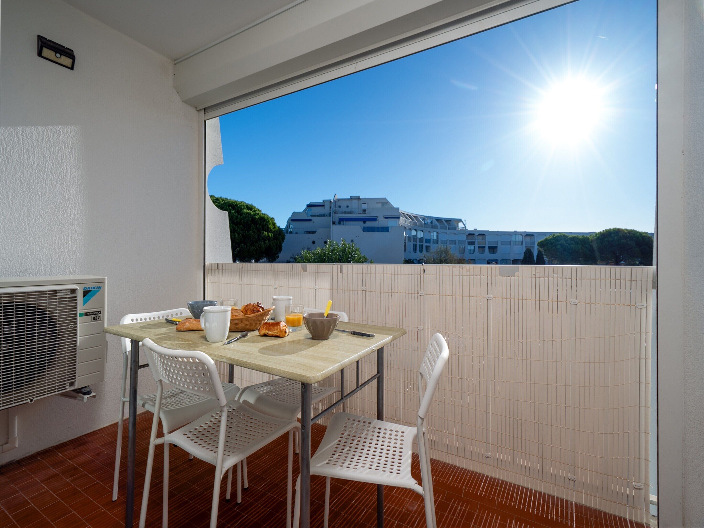 Apartment | Tempat makan luar