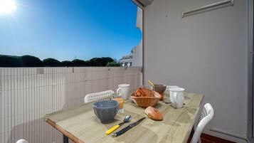 House | Outdoor dining