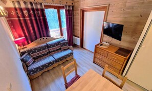 Living area - Apartment Near Slopes in French Alps (Modane)