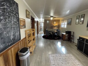 المنشأة من الداخل