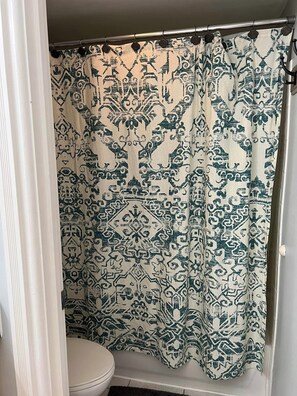 Towels, soap, toilet paper - Cute 1-bedroom condo in Denver's Cap Hill neighborhood (Denver)