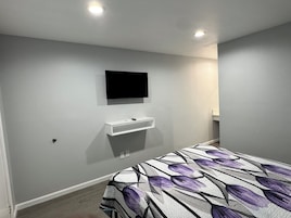 1 Queen Bed, Non-Smoking | Free WiFi