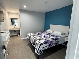 1 Queen Bed, Non-Smoking | Free WiFi