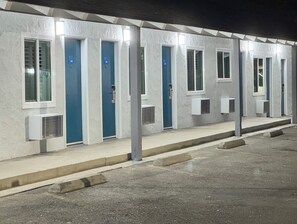 Exterior - Angel Motel near Anaheim  (Orange)