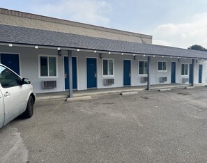 Exterior - Angel Motel near Anaheim  (Orange)