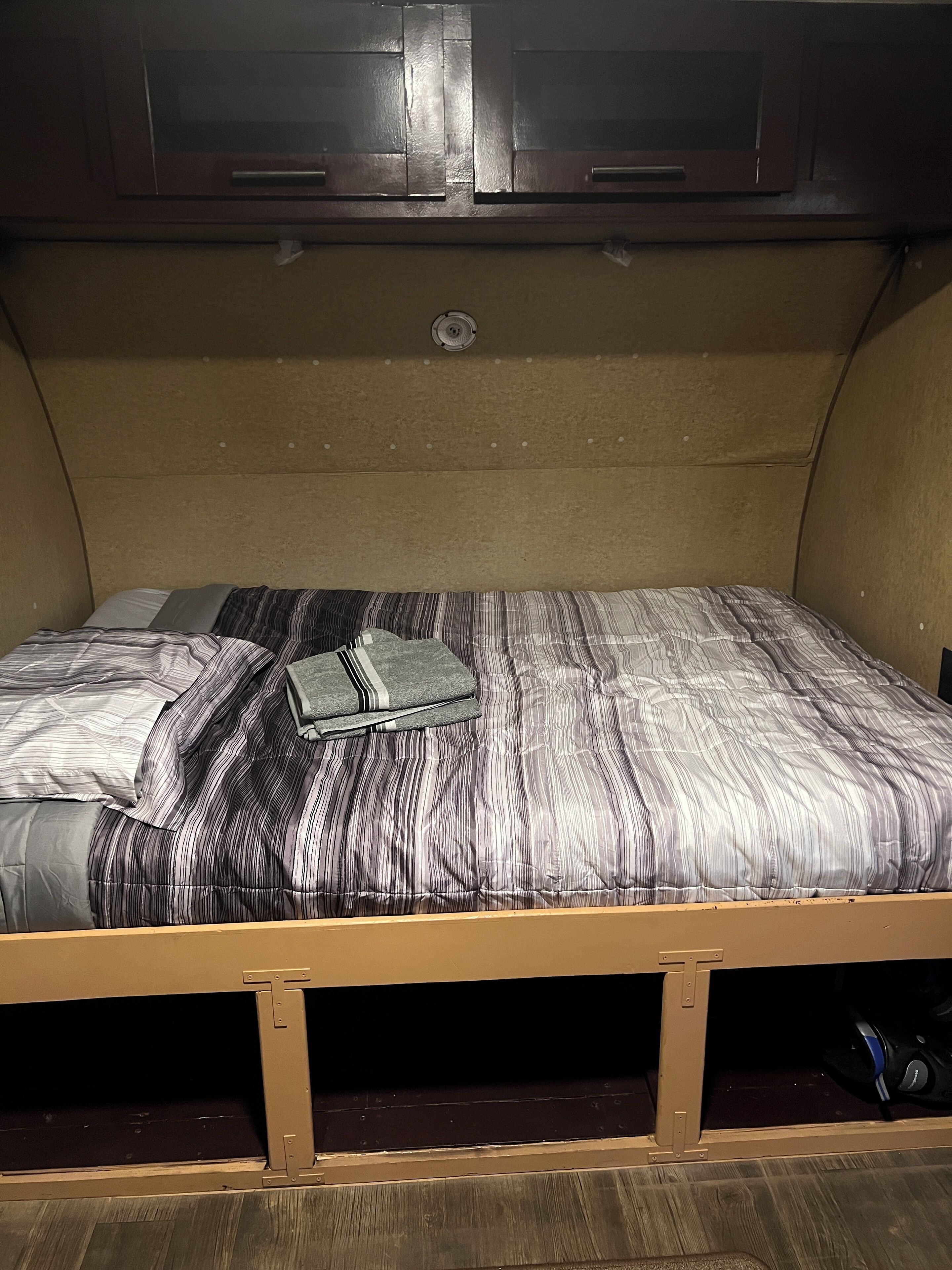 Internet, bed sheets