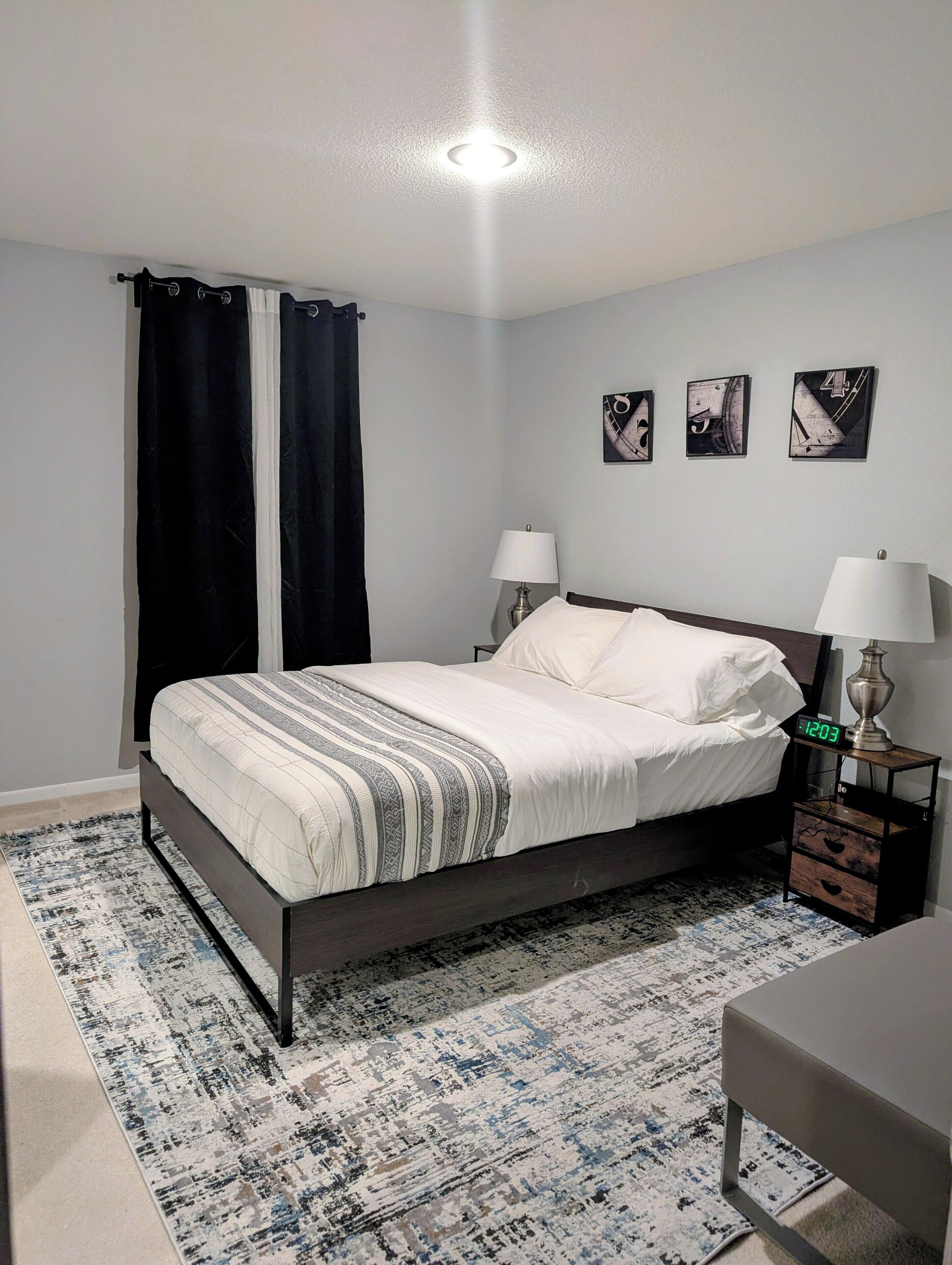 Una scrivania, ferro/asse da stiro, culla da viaggio, Wi-Fi