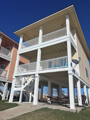 Perfect 4-bedroom house on the Colorado River in peaceful Matagorda