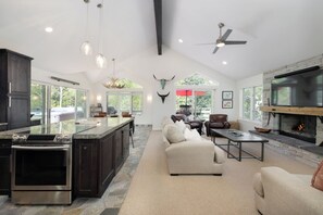 Interior - Spruce Park H - Cozy East Vail Home with Private Hot Tub - Easy Village Access (Vail)