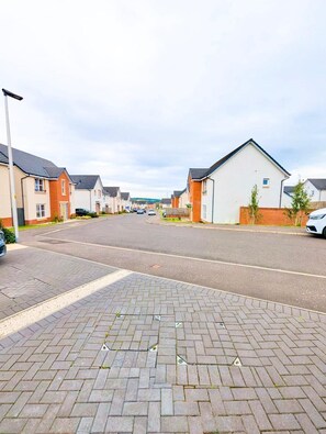Property grounds - A stylish modern studio stay near attractions with comfy room and vibrant design (Denny)
