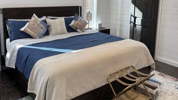 4 bedrooms, iron/ironing board, WiFi, bed sheets