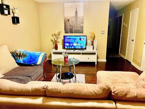 Smart TV - COZY STAY C
Near Fort Campbell, APSU, exit 1 & 4, 2bed Apartment, Self Checking (Clarksville)