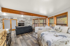 4 bedrooms, desk, iron/ironing board, free WiFi