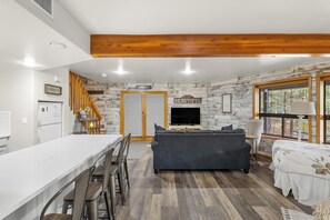 Smart TV, fireplace
