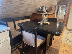 Dining - Get away from city life, stay at The Historic Gold Cup Lodge in Strawberry Vally (Strawberry Valley)