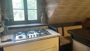 Fridge, microwave, coffee/tea maker, cookware/dishes/utensils