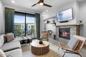 Smart TV, chimenea y videojuegos 