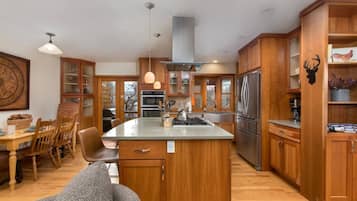 雪櫃、微波爐、焗爐、爐具