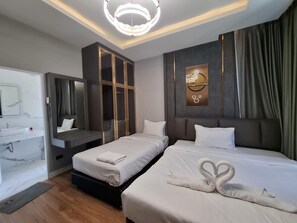 Iron/ironing board, WiFi, bed sheets - luxury  5-bedroom private pool villa-modern ,spacious holiday stay for group. (เมืองพัทยา)