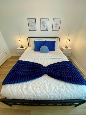 Iron/ironing board, free WiFi, bed sheets