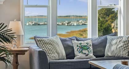 Beach Daze-Riverfront Condo, Short walk to Downtown Folly!