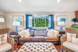 Smart TV, ping pong, books - Decked Out: Steps to Bay & Beach, Pool, Games by Anna Maria Life Vacation Rentals (Anna Maria)
