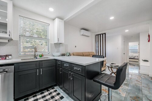 1bd/1ba plus a DEN- free KAYAK or bring your BOAT