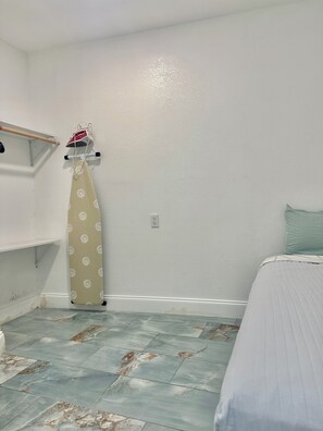 Room - 1bd/1ba plus a DEN- free KAYAK or bring your BOAT (St. Petersburg)