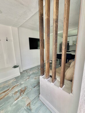 Interior - 1bd/1ba plus a DEN- free KAYAK or bring your BOAT (St. Petersburg)