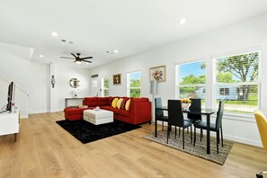 Interior - Brand-New 3BR/2.5 BA. Mins to Downtown & Airports (Houston)