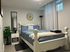 Iron/ironing board, Internet, bed sheets