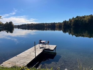 Outdoor dining - Chalet Petit Bonheur - Waterfront (beautiful beach) - Fully equipped (Val-des-Bois)
