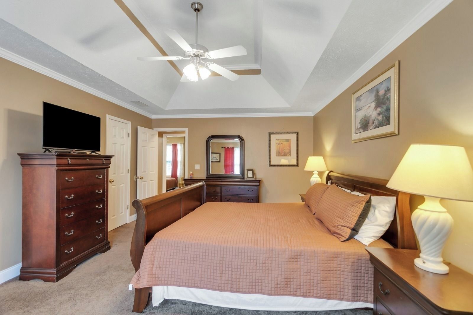 Desk, iron/ironing board, WiFi, bed sheets