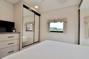 2 bedrooms, WiFi, bed sheets - Relax by the Fire • Grill and Dine Under the Stars (Decatur)