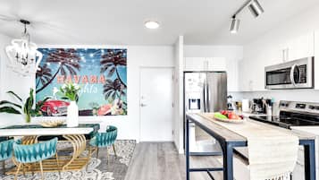 Batterie de cuisine, vaisselle et ustensiles