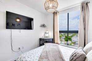 Desk, laptop workspace, iron/ironing board, free WiFi - 3Bedroom 2 Bath Condo  (Miami)