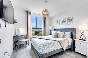 Desk, laptop workspace, iron/ironing board, free WiFi - 3Bedroom 2 Bath Condo (Miami)