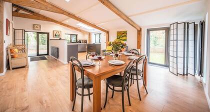 Curly Tail Barn, Ashfield