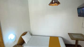 7 bedrooms, desk, free WiFi, bed sheets