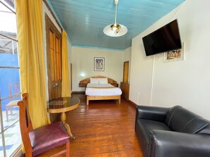 WiFi, bed sheets - Three minutes walk from the historic center of Arequipa's main square. (Arequipa)