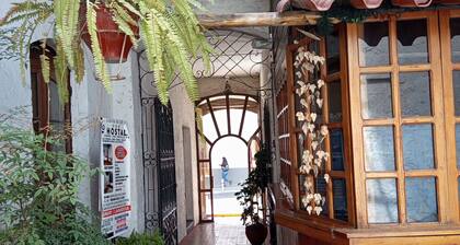 HOSTAL LLUVIA DE ORO 3 min from the historic center of Arequipa's main square.