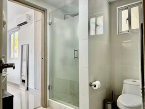 Shower, hair dryer, towels, soap - Cozy Apartment in Punta Cana, Serena Village (Punta Cana)