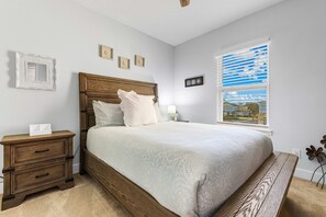 3 bedrooms, iron/ironing board, Internet, bed sheets - The Serenity Townhome (Kissimmee)