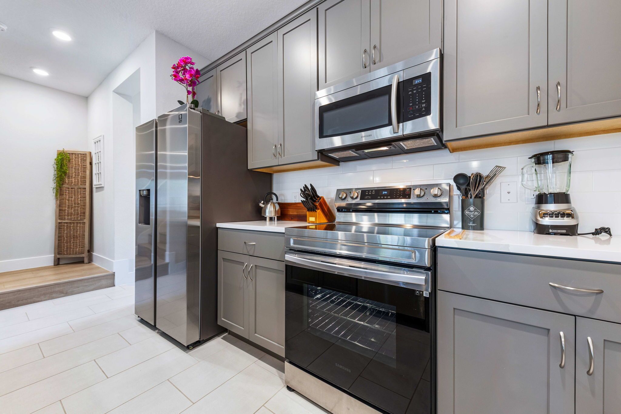 Fridge, microwave, dishwasher, coffee/tea maker