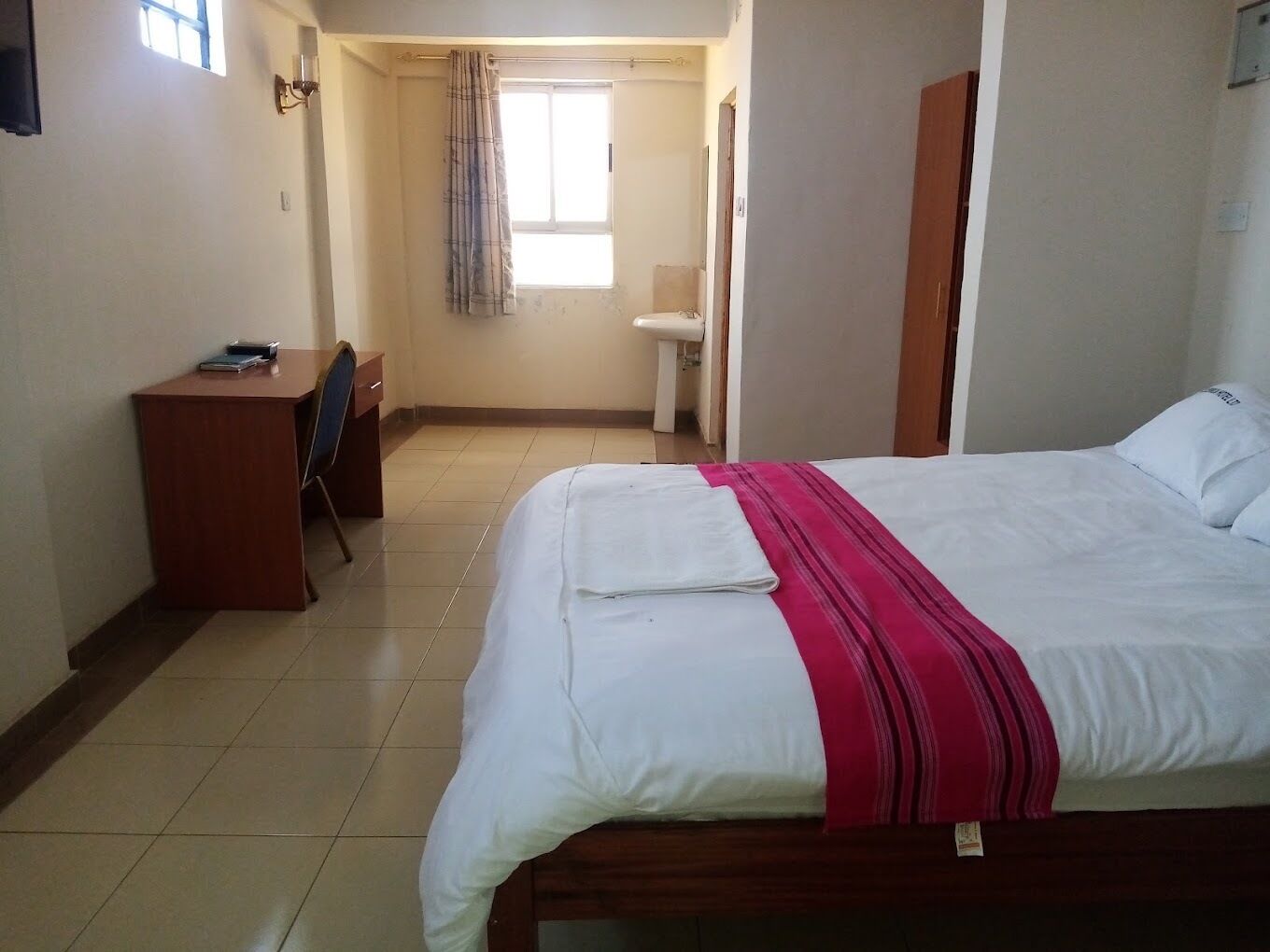 Kahden hengen standard-huone, kaupunkinäköala | Ilmainen Wi-Fi, vuodevaatteet