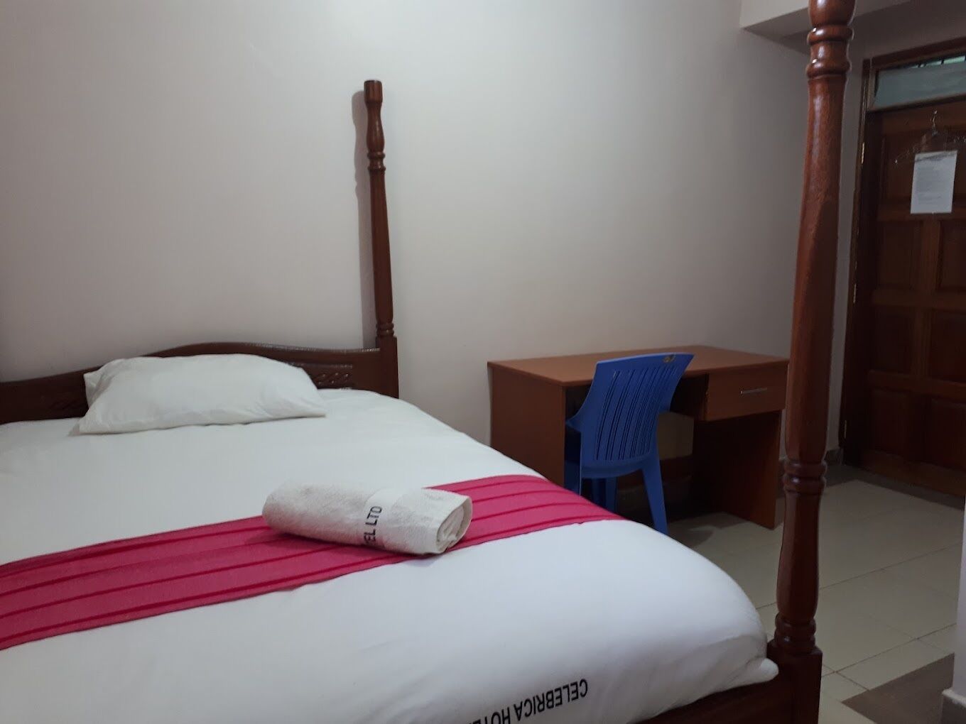 Yhden hengen standard-huone, kaupunkinäköala | Ilmainen Wi-Fi, vuodevaatteet